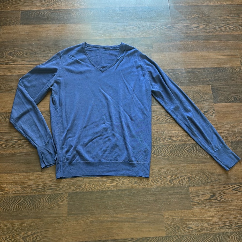 John Smedley Men's V-Neck Sweater in Navy Blue